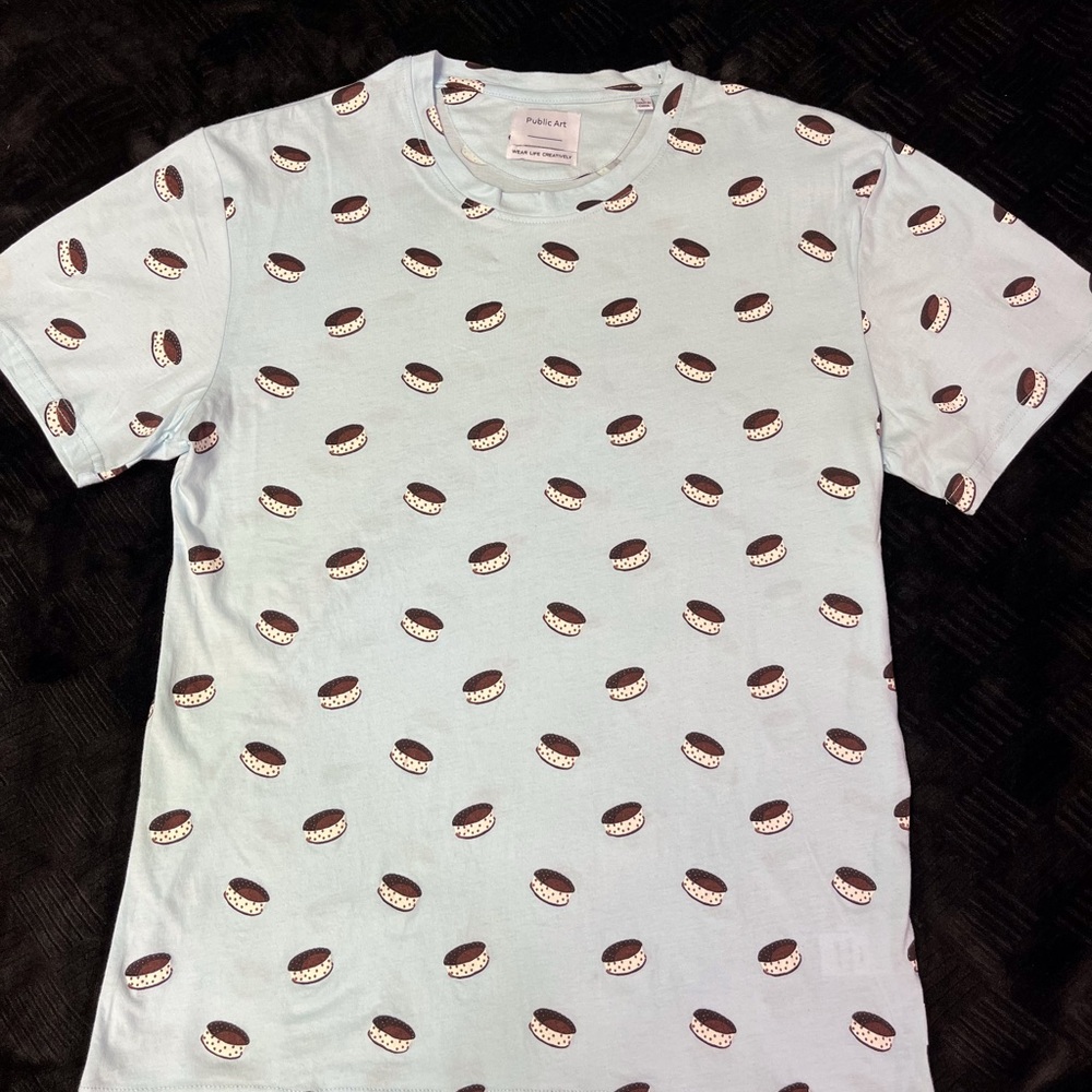 Light ice blue ice cream sandwich tee shirt.